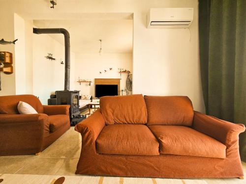 Posezení v ubytování Lily Guest House with Amazing View House with Garden