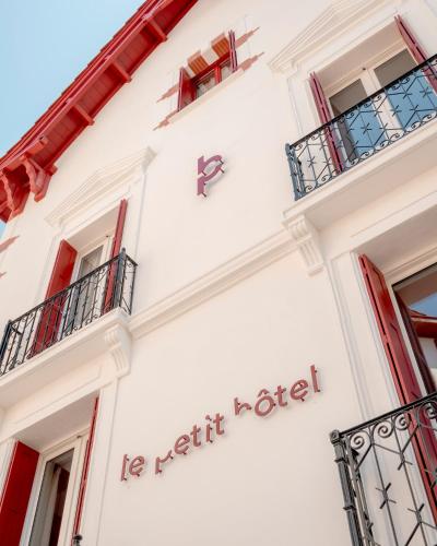 a white building with the words ice right hotel on it at Le Petit Hôtel in Saint-Jean-de-Luz