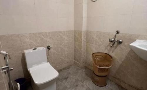 Koupelna v ubytování Hotel Kaushambi Grand Near Kaushambi Metro Station