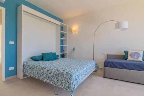 a bedroom with a bed and a blue wall at Bel Horizonte 6 in Capoliveri
