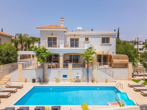 Kolam renang di atau dekat dengan Luxury Seaview Limassol Villa Pool Jacuzzi Sauna
