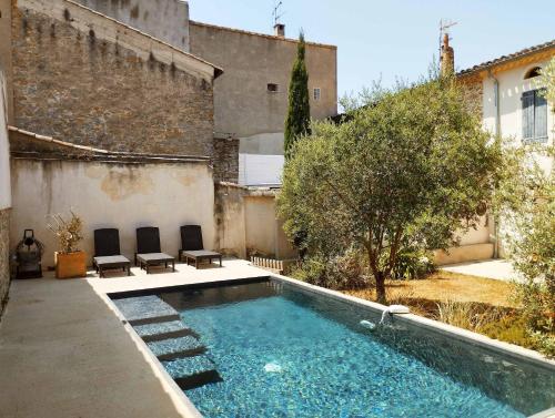 Very Chic Townhouse with Pool and Garage