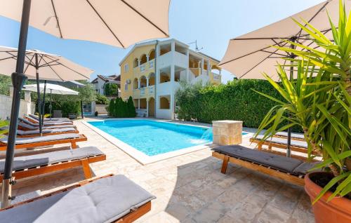 2 Bedroom Stunning Apartment In Pakostane