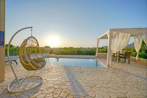 Πισίνα στο ή κοντά στο Koukis Villa With Sea View