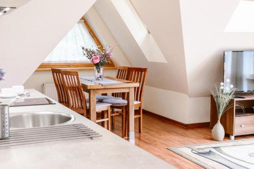 Televízia a/alebo spoločenská miestnosť v ubytovaní Aparthotel Bellamonte