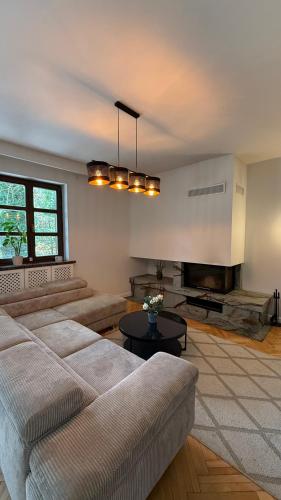 Posezení v ubytování Willa Las&Luksus Jacuzzi, Sauna i Relaks pod Warszawą