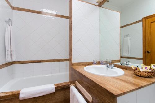 A bathroom at Hotel Sal Marina