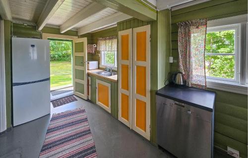Η κουζίνα ή μικρή κουζίνα στο Amazing Home In Svelvik With Wifi