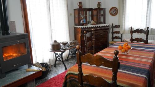 Ένα ή περισσότερα κρεβάτια σε δωμάτιο στο Traditional house infinite view