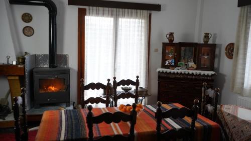 Φωτογραφία από το άλμπουμ του Traditional house infinite view σε Taxiárkhai