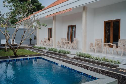 Πισίνα στο ή κοντά στο Radika Guest House Jimbaran