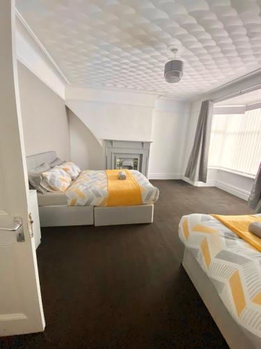 En eller flere senge i et værelse på No. 206 - Spacious 5 Bed