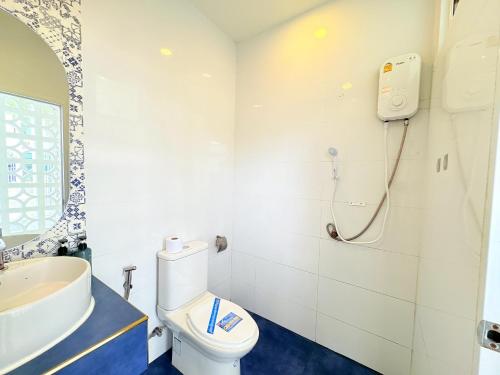 a bathroom with a toilet and a sink at Medina Private Pool Villa-บางแสน in Ban Puk (1)