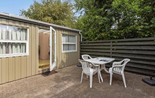 Patio nebo venkovní prostory v ubytování 3 Bedroom Stunning Home In Tarm