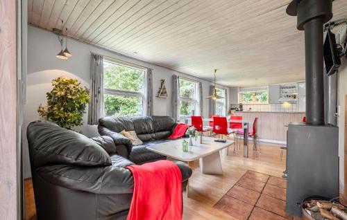 Posezení v ubytování 3 Bedroom Stunning Home In Tarm