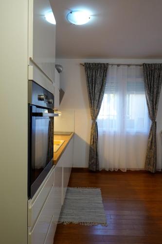 Η κουζίνα ή μικρή κουζίνα στο Apartments Nikolina