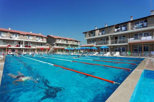 a swimmer in a pool at a resort at Morski Duni in Shkorpilovtsi