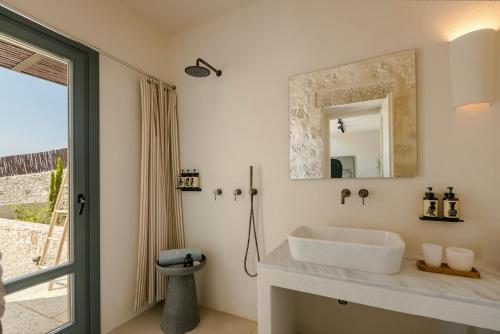 Ένα μπάνιο στο Thymisis Villa 2