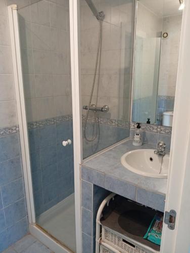 Ένα μπάνιο στο Deniahome Angie