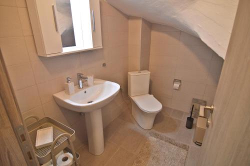 a small bathroom with a sink and a toilet at Sweet Retreat in Dispilio