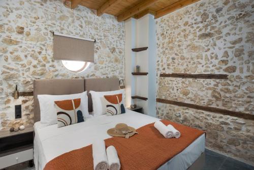 Кровать или кровати в номере Anassa 14 Luxury One Bedroom Maisonette