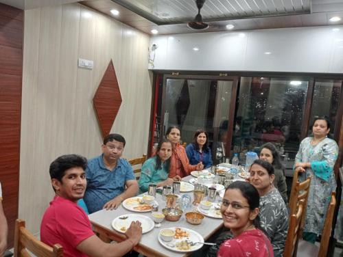 a group of people sitting at a table eating at The Mrityunjaya Palace Guptakashi in Gupta Kāshi