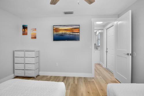 Giường trong phòng chung tại A Place in Paradise Unit B