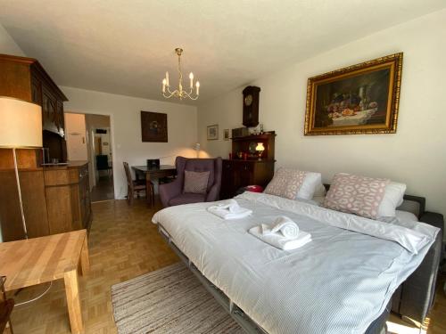 Postel nebo postele na pokoji v ubytování Viktoria A37 by Arosa Holiday