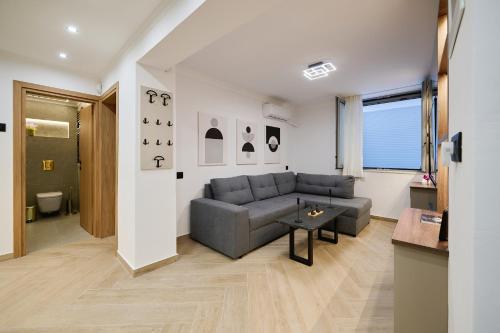 Panos City Apartment - Private parking for motorcycles
