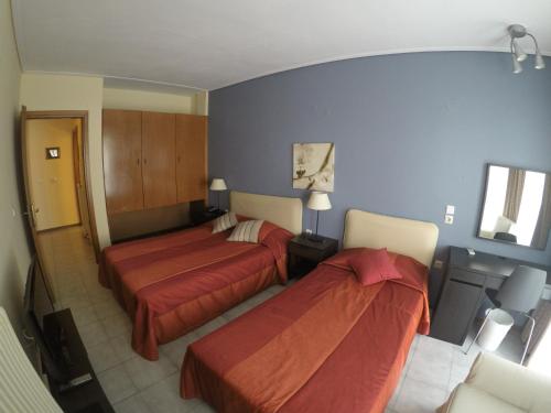 Apartment Hotel Athina tesisinde bir oda