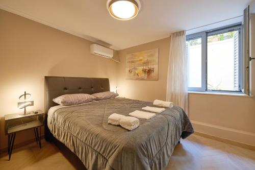 Panos City Apartment - Private parking for motorcycles