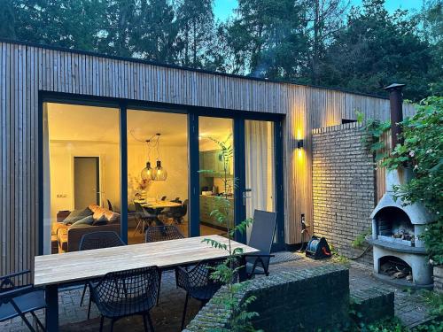 Taman di luar Tranquil holiday home in the middle of nature
