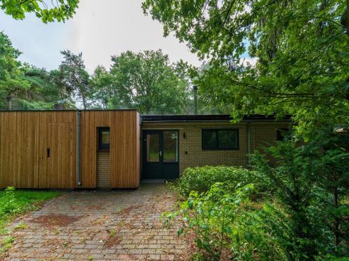 Taman di luar Tranquil holiday home in the middle of nature