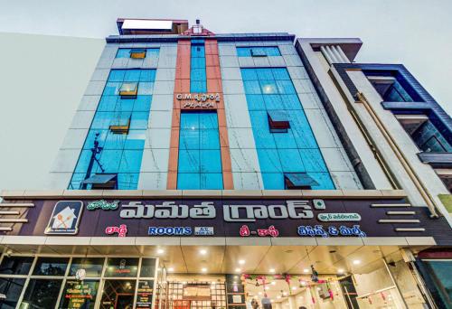 a building with a sign on the front of it at SPOT ON Swarna Mayuri in Guntūr