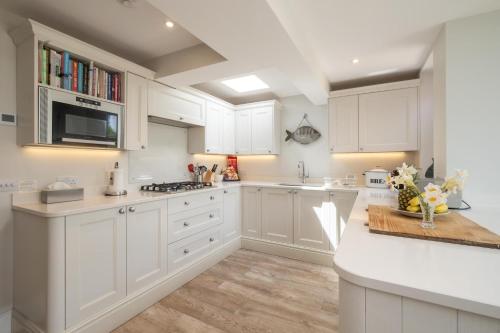 Η κουζίνα ή μικρή κουζίνα στο 17 Park Lane, Beautiful 4 bedroom house in the seaside town of Aldeburgh - Aldeburgh Coastal Cottages