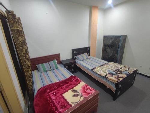 Postel nebo postele na pokoji v ubytování Al Ghani Hostel For Gents