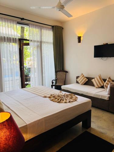 Una cama o camas en una habitación de Tartaruga Beach Unawatuna