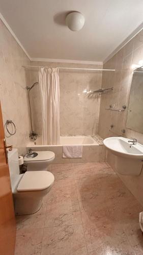 Bilik mandi di Aloha Espai Residencial