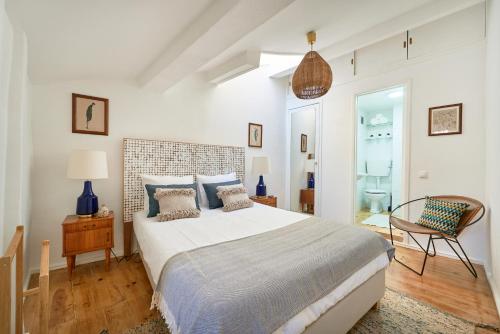 Idyllic Light-Filled Alfama Apt, by TimeCooler
