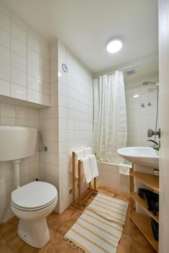 Idyllic Light-Filled Alfama Apt, by TimeCooler