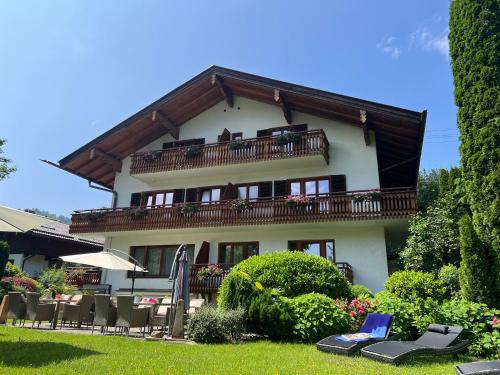 Κήπος έξω από το Hotel Quellenhof