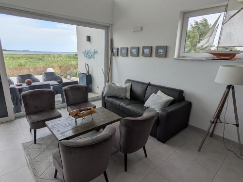 Χώρος καθιστικού στο Robson Beach I Sauna, Jacuzzi