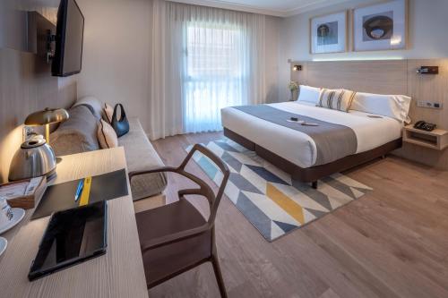 Televisyen dan/atau pusat hiburan di Hotel SERHS Rivoli Rambla