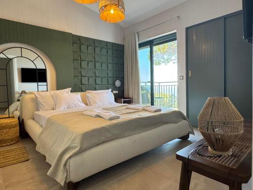 Postel nebo postele na pokoji v ubytování Xenia Sea view Villa