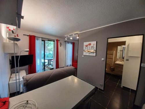 Photo de la galerie de l'établissement Beau studio à Six-Fours-les-Plages à 150 m de la mer, à Six-Fours-les-Plages