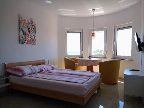 Lovely couples apartment with sea view