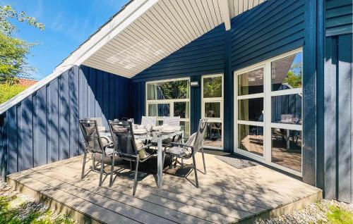 a deck with a table and chairs on a house at Morgensonne 4 - Dorf 2 in Priwall