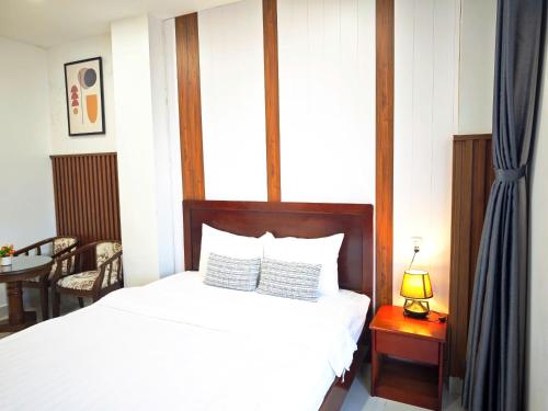 Ένα ή περισσότερα κρεβάτια σε δωμάτιο στο Minh Khue Hotel