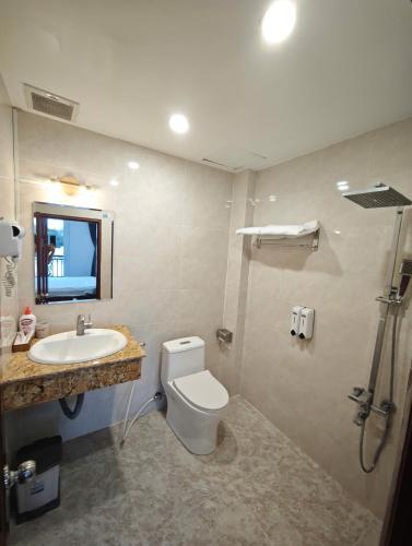 Ένα μπάνιο στο Minh Khue Hotel