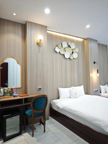 Ένα ή περισσότερα κρεβάτια σε δωμάτιο στο Minh Khue Hotel